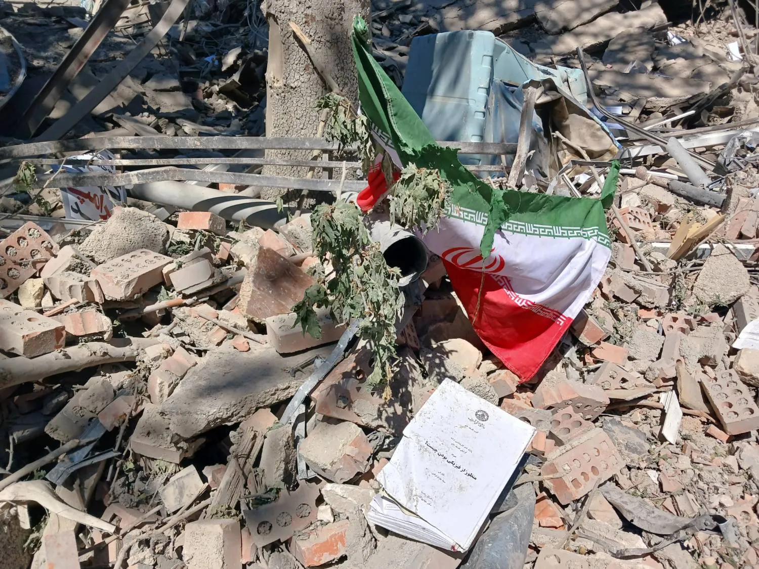 اهدای یک روز حقوق برای آسیب‌دیدگان جنگ رمضان