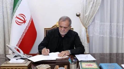 پیام رئیس‌جمهور به ملت ایران در آستانه تشییع باشکوه پیکر مطهر رهبر شهید انقلاب