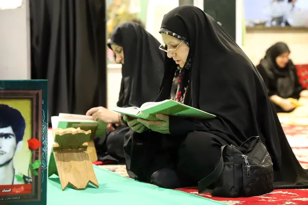 مراسم جزء خوانی قران کریم و برپایی سفره افطاری در ماه مبارک رمضان در مساجد و حسینیه های شهر کرمانشاه