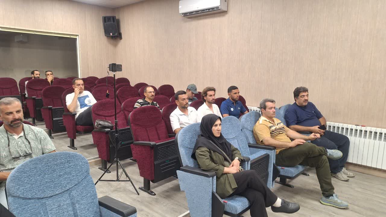 کادر فنی و بازیکنان تیم دوچرخه سواری «یارا» قراردادهای خود را امضا کردند