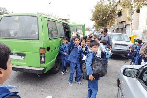 گره کور سرویس مدارس در قزوین؛ وقتی ترافیک و سرگردانیِ والدین، قفلِ خیابان‌ها را محکم‌تر می‌کند
