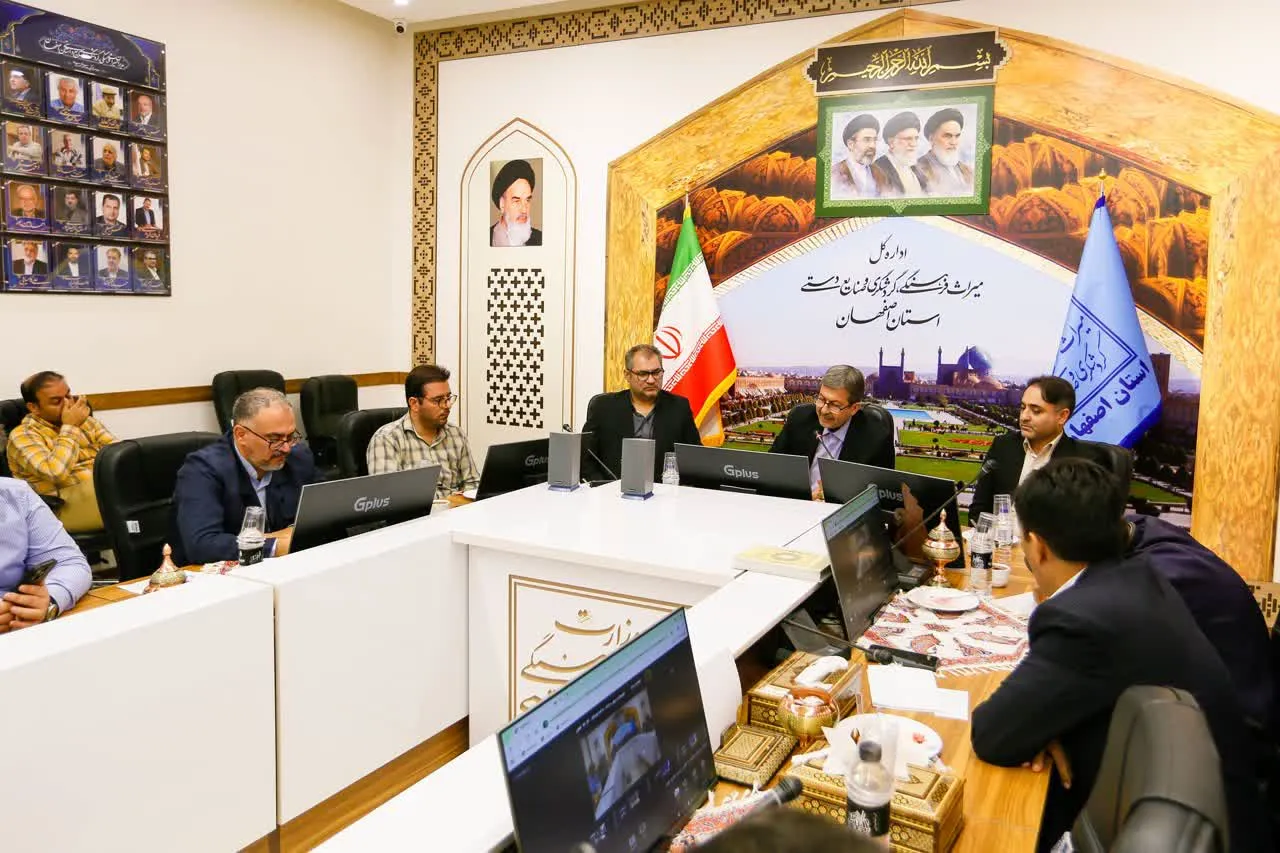 تحول گردشگری دیار نصف‌جهان/از گره‌گشایی برای قطار سریع‌السیر تا دستیابی به ظرفیت اسکان ۲۲۰ هزار نفرشب