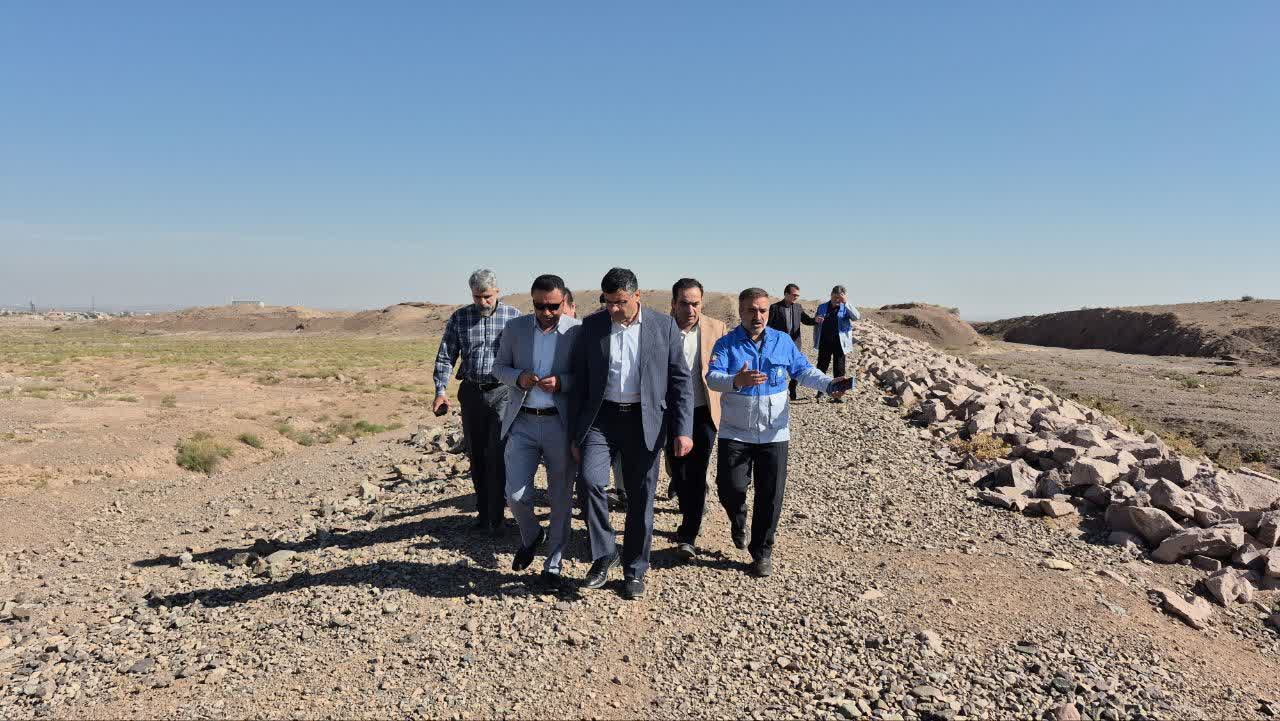 بازدید میدانی فرماندار و مدیرکل بحران استان از رودخانه آراسنج؛ دستور فوری برای ایجاد سیلبند و کانال انحرافی بازدید میدانی فرماندار و مدیرکل بحران استان از رودخانه آراسنج؛ دستور فوری برای ایجاد سیلبند و کانال انحرافی
