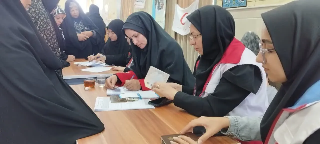 نور امید در مناطق کم‌برخوردار یزد با اعزام کاروان‌های سلامت هلال احمر