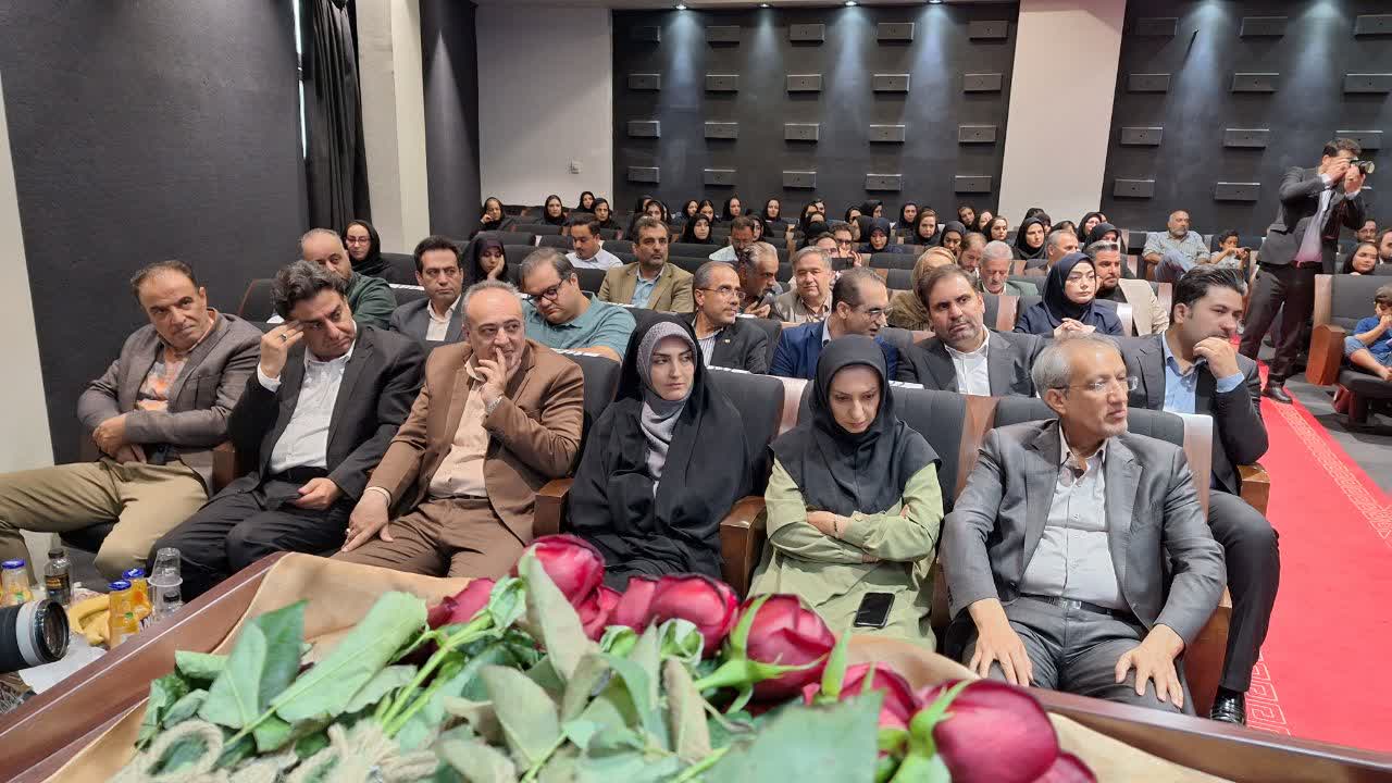 استاندار قزوین: عکاسان حافظان تصویری هویت و تاریخ استان هستند/ راهاندازی موزه مفاخر قزوین را پیگیری میکنیم استاندار قزوین: عکاسان حافظان تصویری هویت و تاریخ استان هستند/ راهاندازی موزه مفاخر قزوین را پیگیری میکنیم