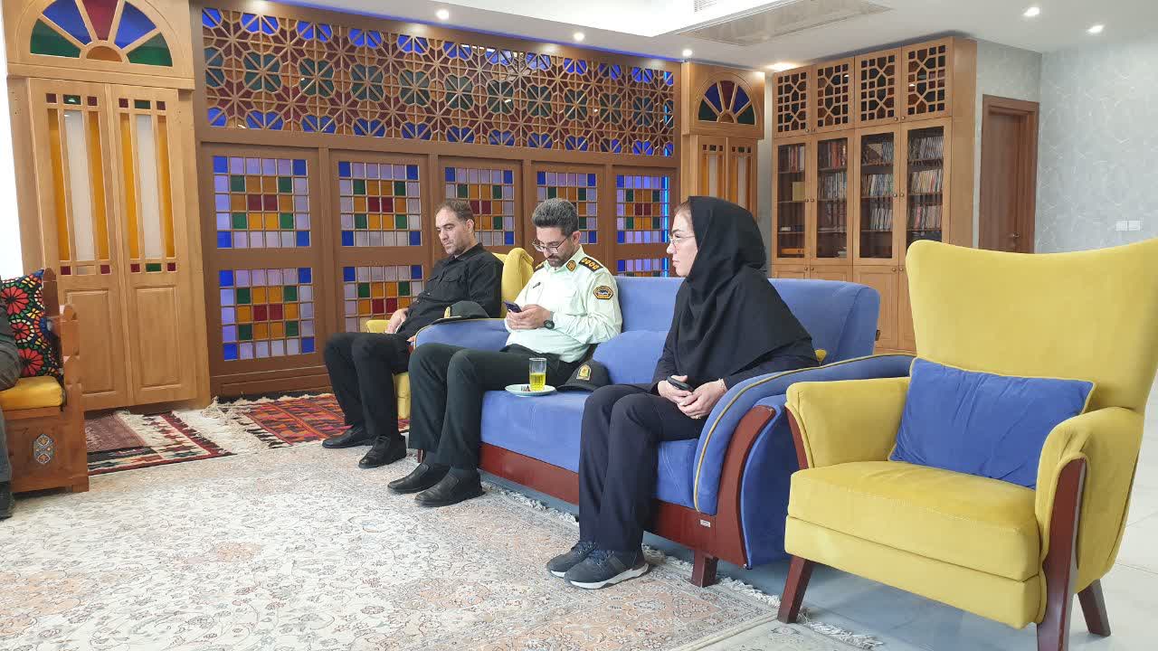 فرمانده انتظامی استان قزوین از تلاش خبرنگاران خبرگزاری برنا تجلیل کرد فرمانده انتظامی استان قزوین از تلاش خبرنگاران خبرگزاری برنا تجلیل کرد