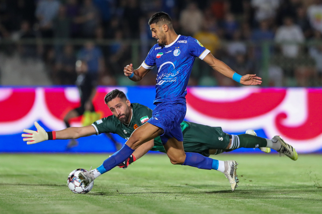 دیدار تیم‌های فوتبال استقلال و مس شهربابک/۲