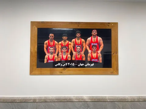 نصب قاب قهرمانی جهان کشتی آزاد ۲۰۱۵ در فدراسیون کشتی