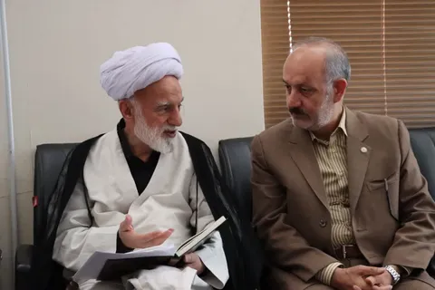 امام جمعه اراک در بازدید از میز خدمت بهزیستی: خدمت به مددجویان، مصداق بارز عدالت اجتماعی است