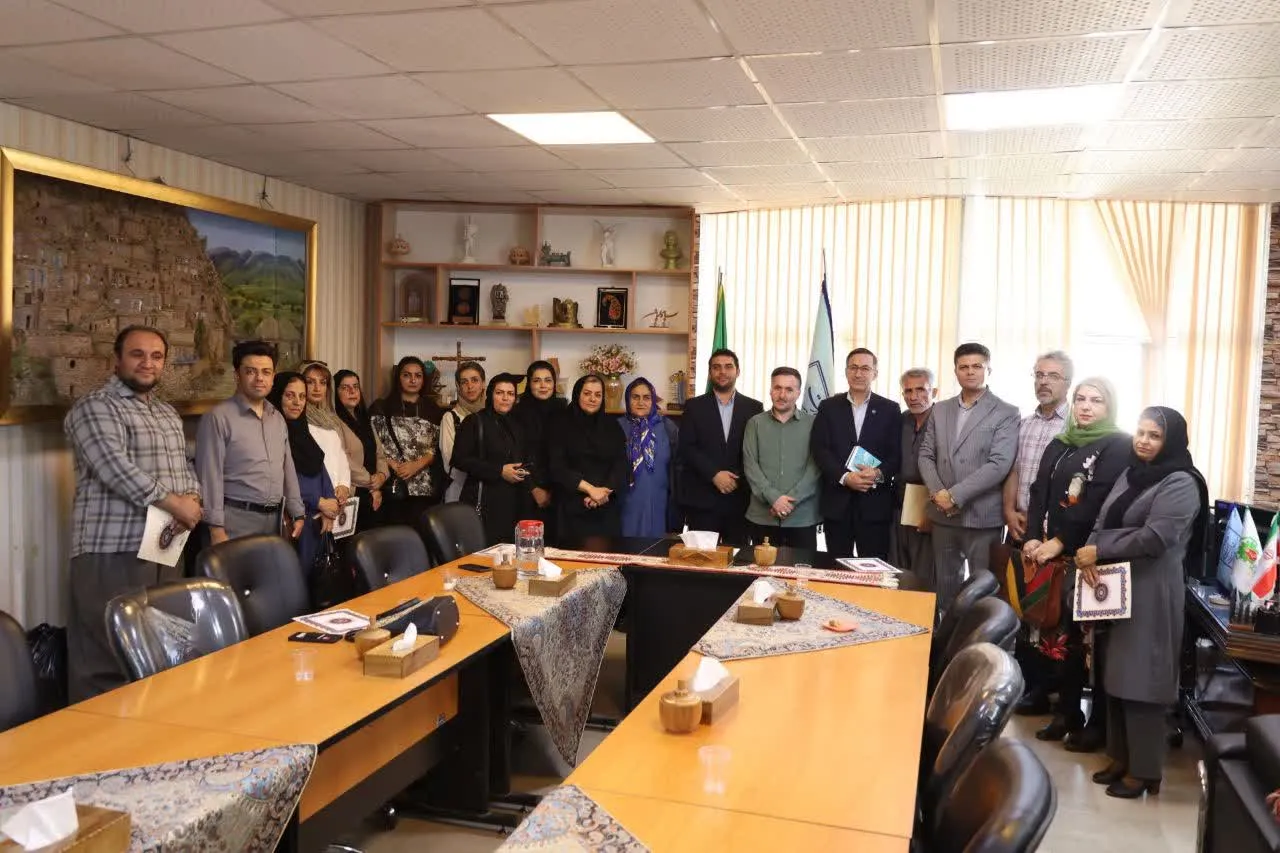 تعاونی‌های صنایع‌دستی کردستان برای توسعه بازار فروش حمایت می‌شوند