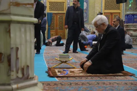 حضور معاون اول رئیس‌جمهور در مسجد مقدس جمکران