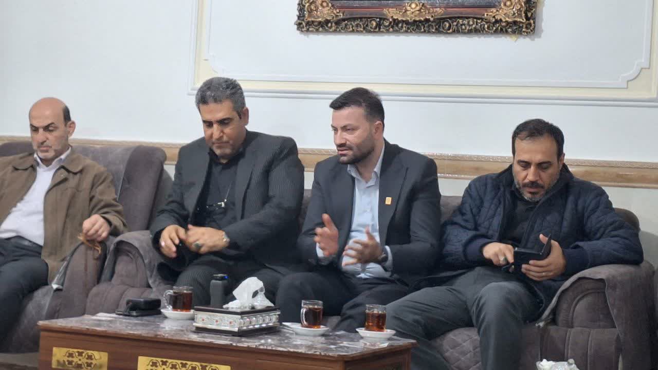 مطالبات مردم ناحیه منفصل شهری ناصرآباد در یک نشست صمیمی روی میز مدیران شهری قزوین قرار گرفت مطالبات مردم ناحیه منفصل شهری ناصرآباد در یک نشست صمیمی روی میز مدیران شهری قزوین قرار گرفت