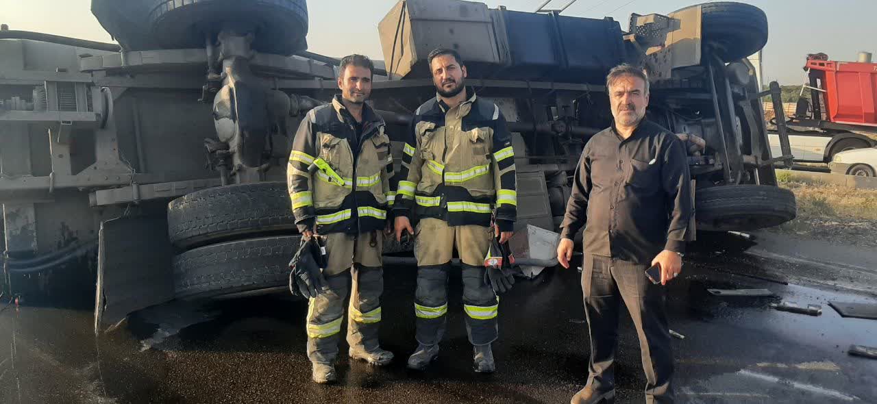 واژگونی تانکر حامل مواد شیمیایی در جاده بویین زهرا واژگونی تانکر حامل مواد شیمیایی در جاده بویین زهرا