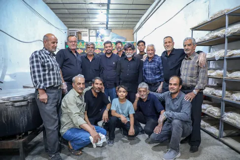 خدمت‌رسانی موکب خاتم‌الانبیاء به زائران اربعین در روستای رباط‌میل اراک