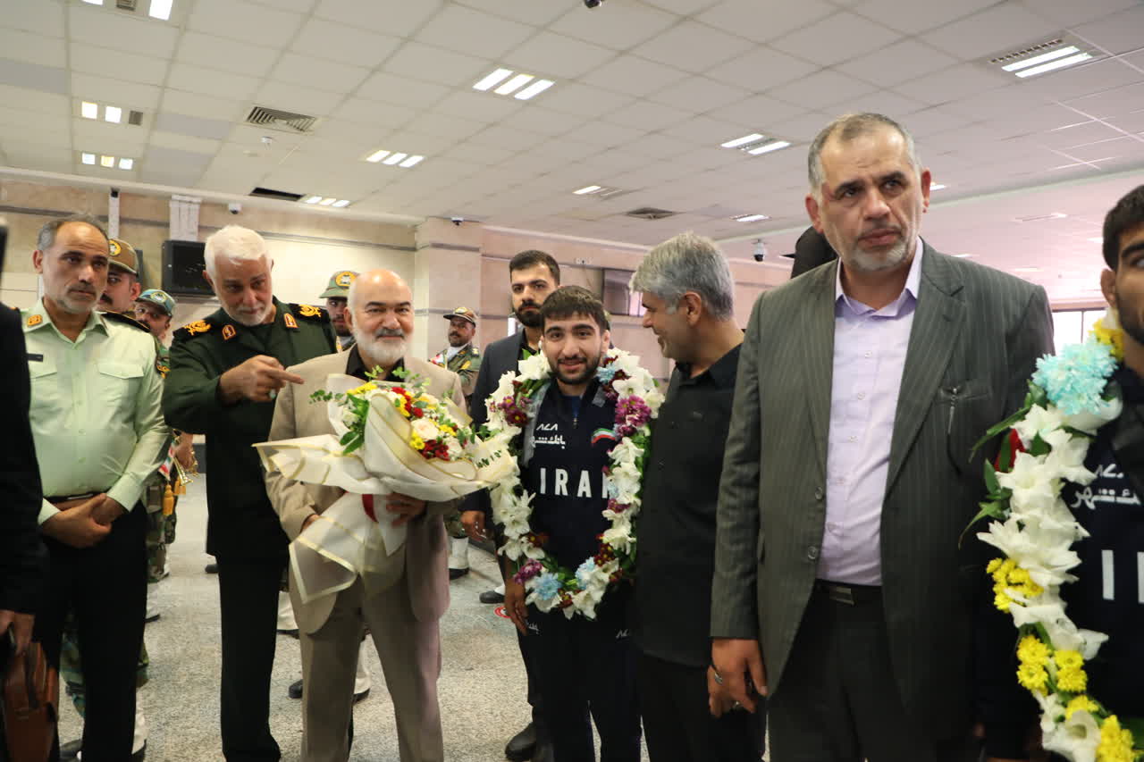 استقبال از دلاورمردان تاریخ‌ساز کشتی فرنگی خوزستان با حضور استاندار / موالی‌زاده: خوزستان مهد کشتی فرنگی ایران است / حمایت از ورزشکاران بیشتر خواهد شد