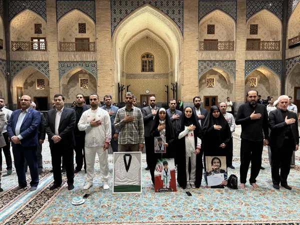 آیین قرائت سوگند و اعطای پرچم به پرچمداران کاروان ایران