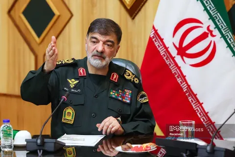 دیدار سردار رادان با خانواده شهیدان لاریجانی، نصیرزاده و سلیمانی