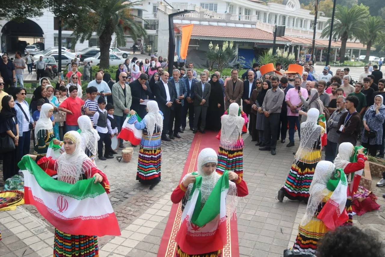 آغاز بکار جشنواره تئاتر خیابانی شهروند لاهیجان