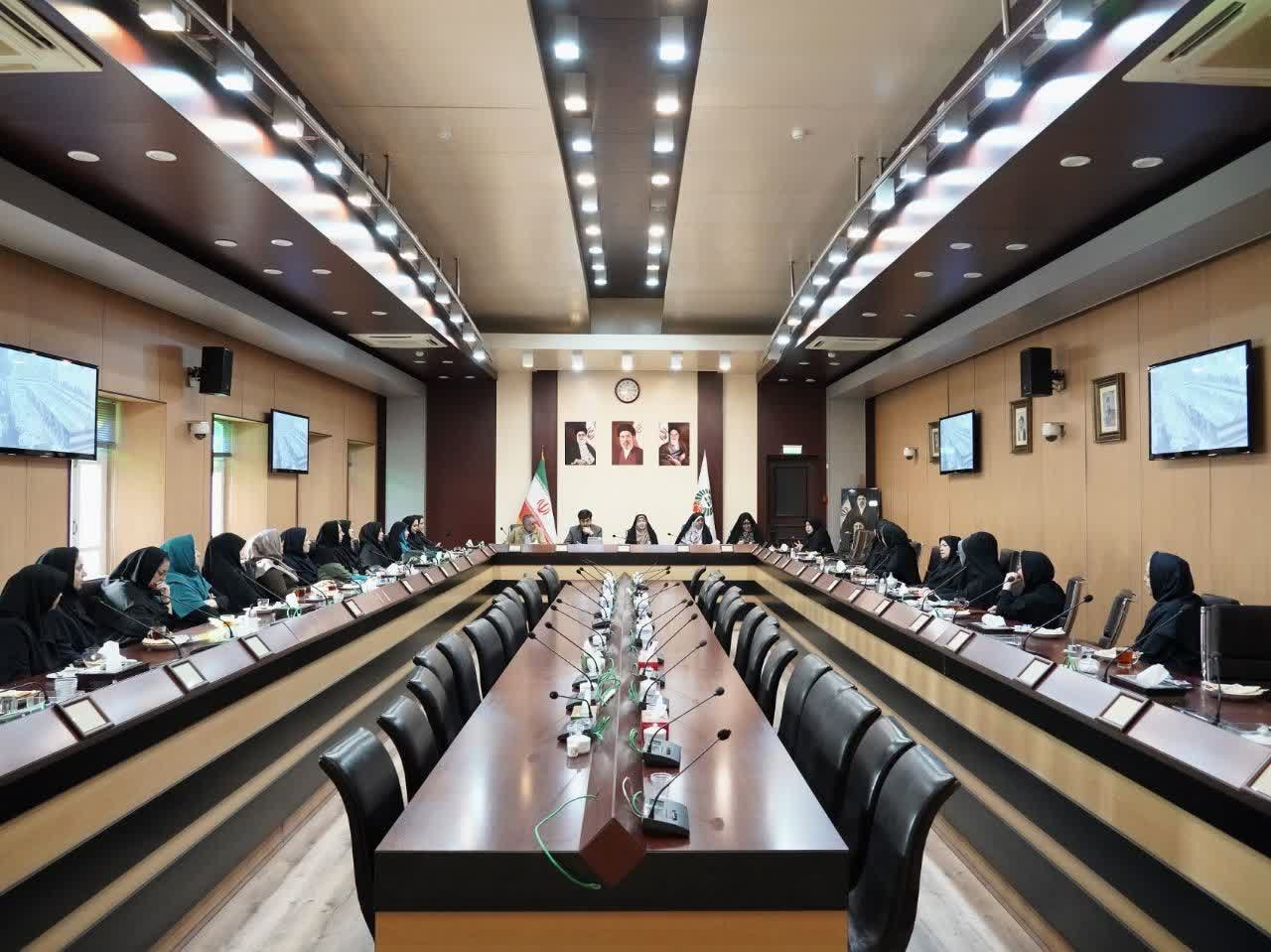 ارتقای جایگاه بانوان توانمند در مدیریت شهری قزوین ضروری است