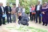 غبارروبی مزار شهید گمنام دفاع مقدس با حضور مدیرکل ورزش و جوانان خراسان رضوی