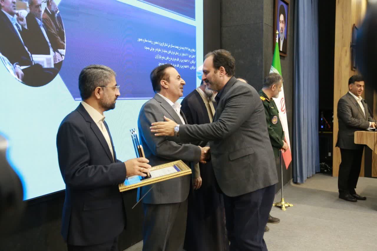 راه و شهرسازی استان قزوین در جشنواره شهید رجایی دستگاه برتر اجرایی شد راه و شهرسازی استان قزوین در جشنواره شهید رجایی دستگاه برتر اجرایی شد