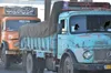 کامیون‌های متخلف توقیف شدند