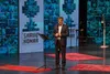 استاندار یزد: حمایت از هنرمندان نباید حتی در شرایط جنگی متوقف شود