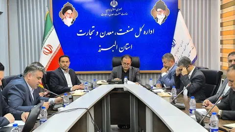 بررسی عملکرد بانک‌های عامل و رفع موانع ۸ واحد تولیدی در ستاد تسهیل البرز