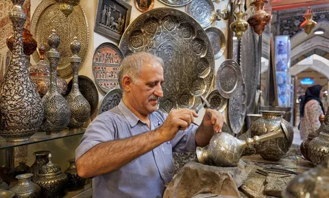 رونق صنایع‌دستی از بازار آغاز می‌شود، نه از کارگاه
