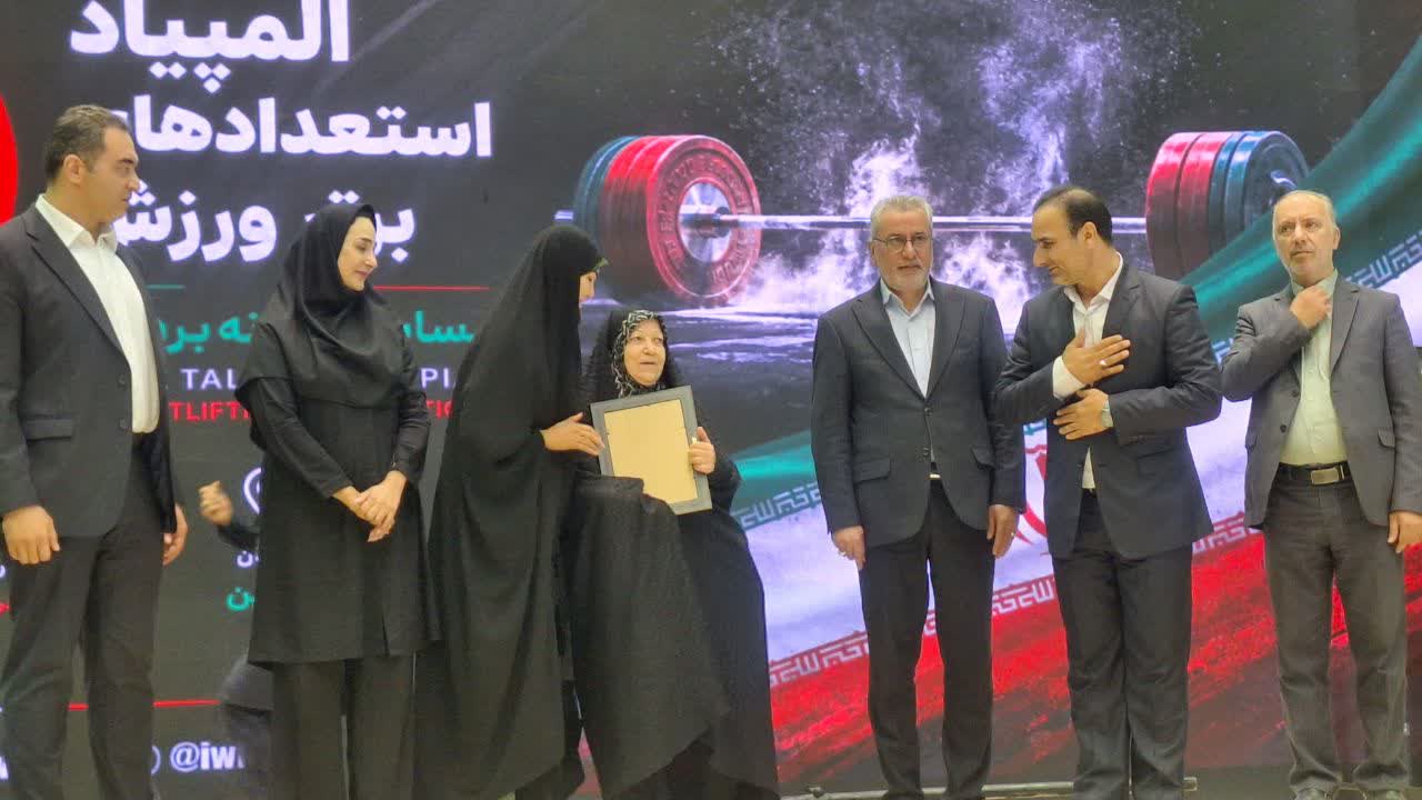 دختران وزنه‌بردار ایران در رقابتهای آسیایی توانمندی وعزم و اراده خود را بخوبی نشان داده اند