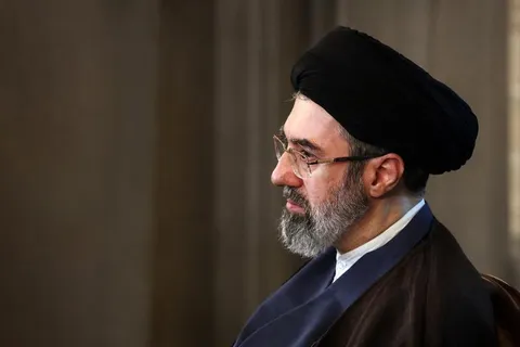دستخط رهبر معظم انقلاب آیت الله سید مجتبی خامنه‌ای خطاب به سردار سید مجید موسوی