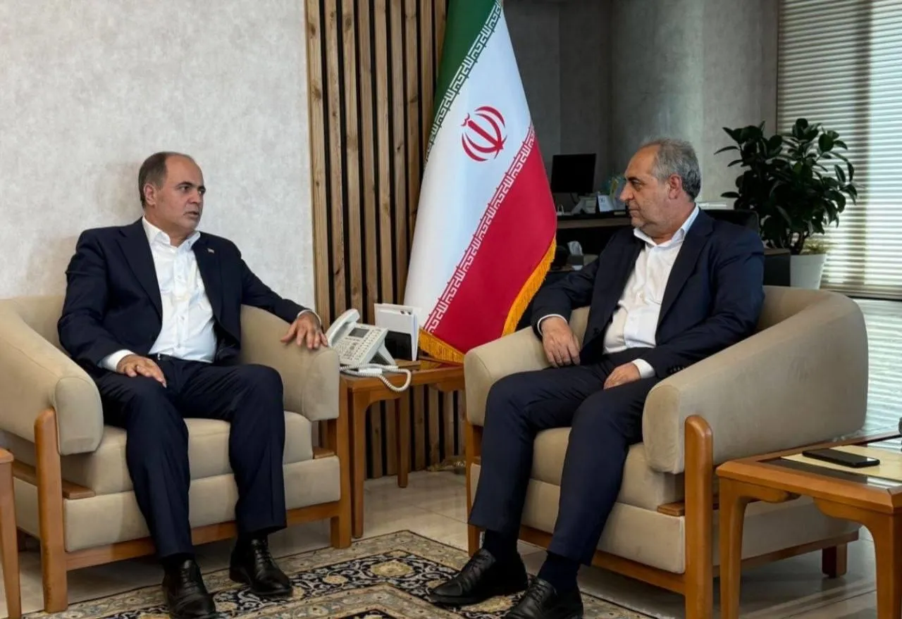 استاندار آذربایجان شرقی در دیدار با وزیر جهاد کشاورزی خواستار شد: افزایش سهمیه سوخت ماشین‌‌آلات کشاورزی و پرداخت مطالبات گندم‌‌کاران
