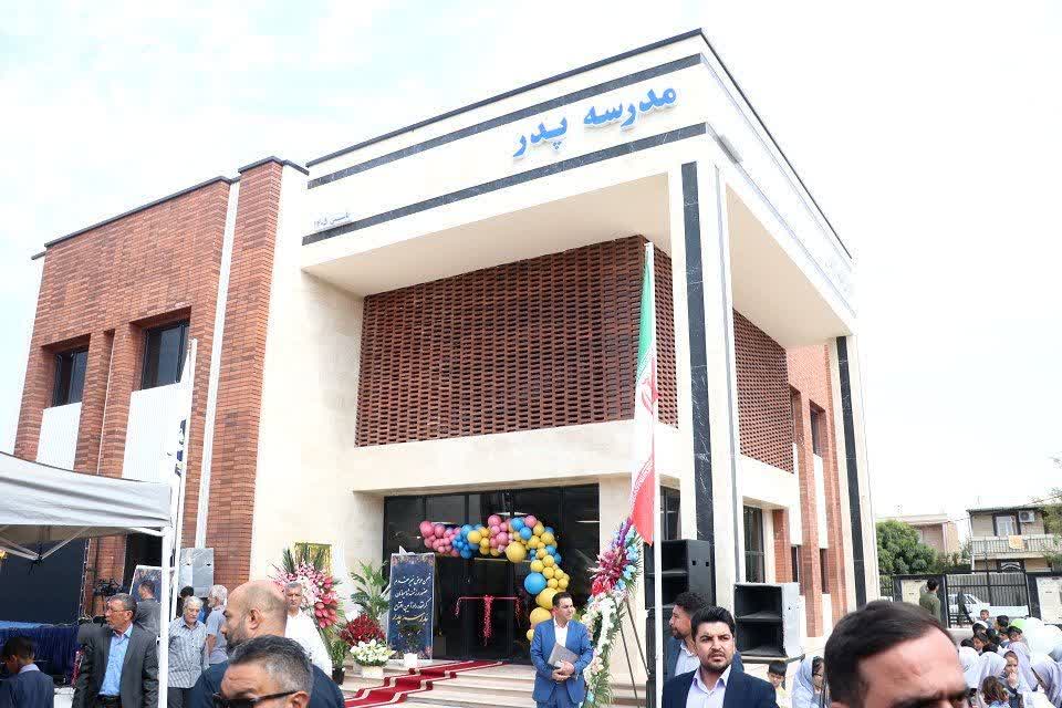 مدرسه «پدر»با بیش از ۵۰ میلیارد تومان هزینه شخصی احداث شده است/ بهترین روز زندگی من است