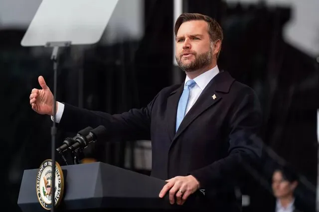 معاون رئیس‌جمهور آمریکا: امیدواریم بدون گزینه نظامی به توافق برسیم/دیپلماسی گزینه ترجیحی ما در قبال ایران است