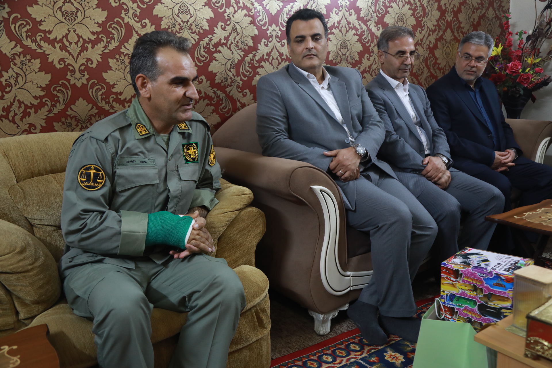 دیدار رییس سازمان حفاظت محیط زیست با محیط‌بان حادثه‌دیده خوزستان