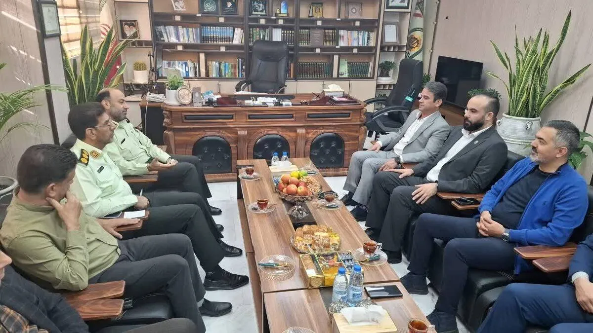 دیدار دیناروند با فرمانده انتظامي لرستان/ تاکید بر ترویج فرهنگ ایثار و شهادت در عرصه  ورزش