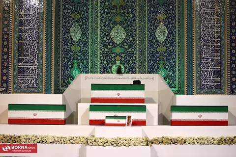آیین تشییع پیکر مطهر آقای شهید ایران آغاز شد/ حضور گسترده مردم قبل از شروع رسمی مراسم در مسیر تشییع