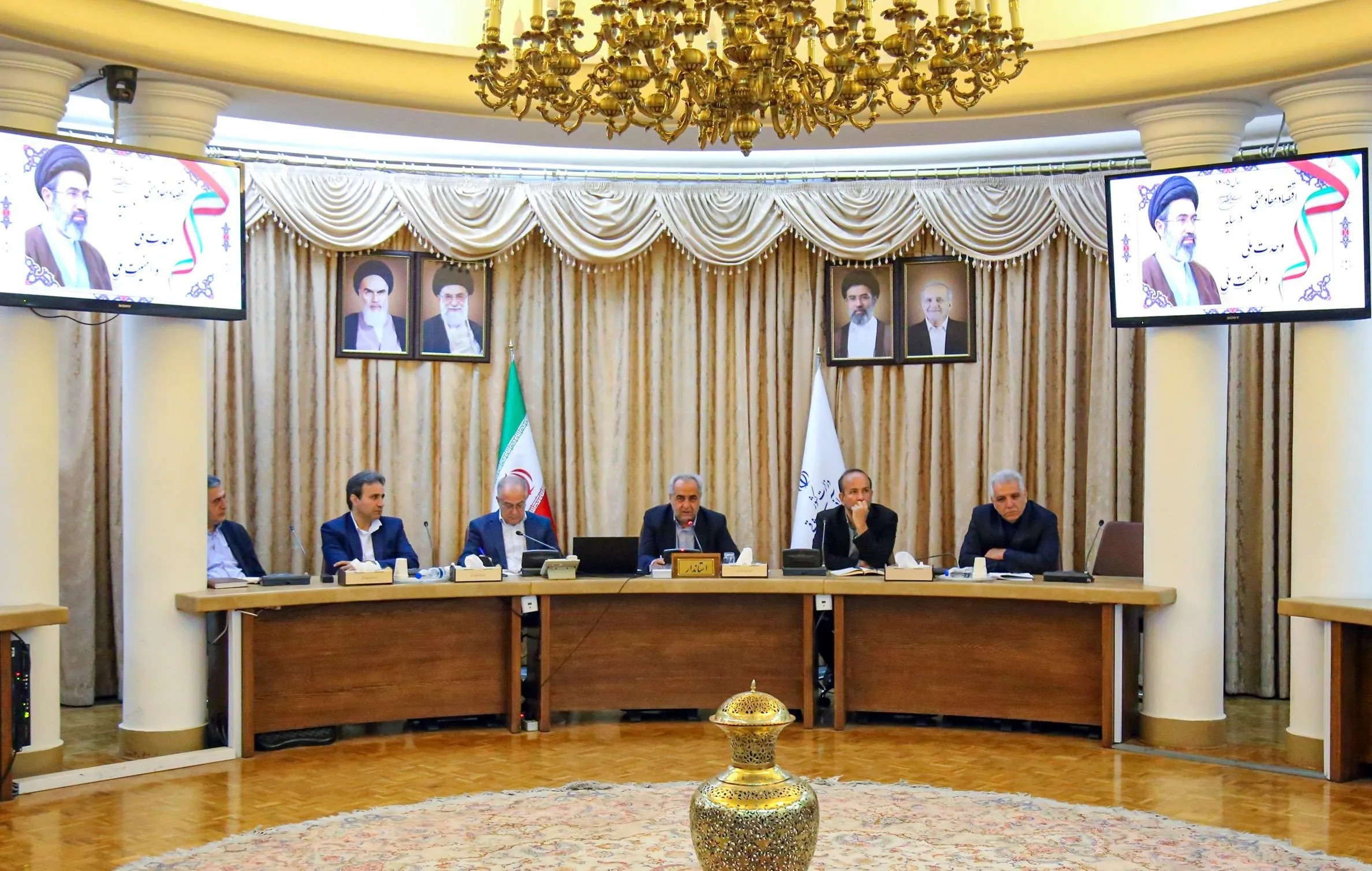 استاندار آذربایجان شرقی تأکید کرد: توسعه زیرساخت‌های انتقال برق و انرژی‌های تجدیدپذیر اولویت اصلی ماست