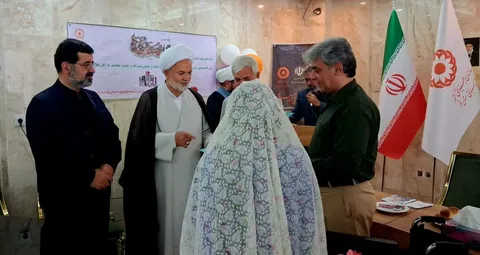 ۴۵ دستگاه ویلچر و چهار سری جهیزیه به مددجویان بهزیستی قم اهدا شد