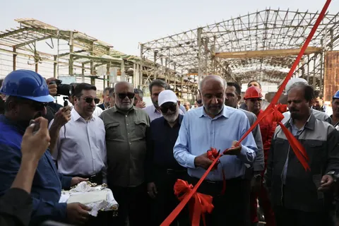 آب‌اندازی شناور ۸۰۰ تُنی در کشتی‌سازی اروندان خرمشهر؛ وزیر کار: ساخت