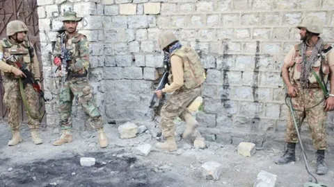 انفجار و تیراندازی در بلوچستان پاکستان؛ ۱۸ تجزیه طلب ‌کشته‌ شدند