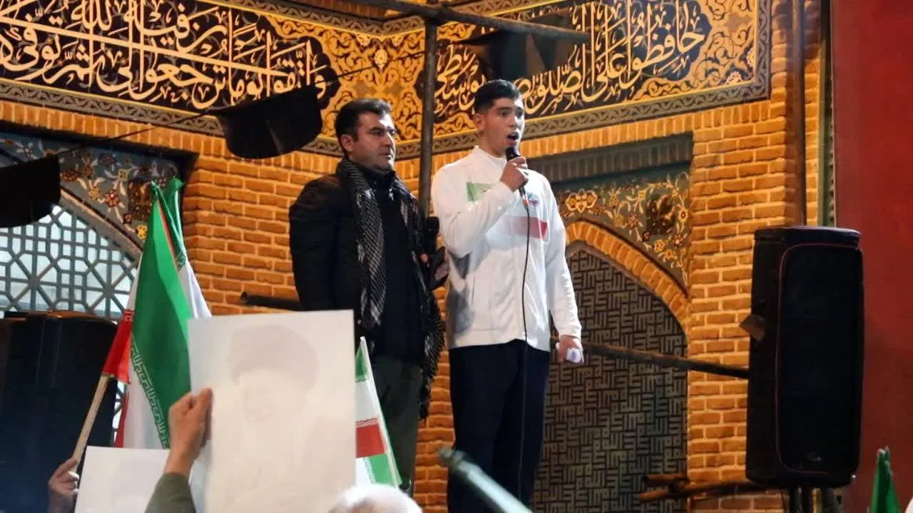 حضور امیرمهدی شیردل،نایب‌قهرمان ووشوی آسیا، در تجمع مردمی اردبیل