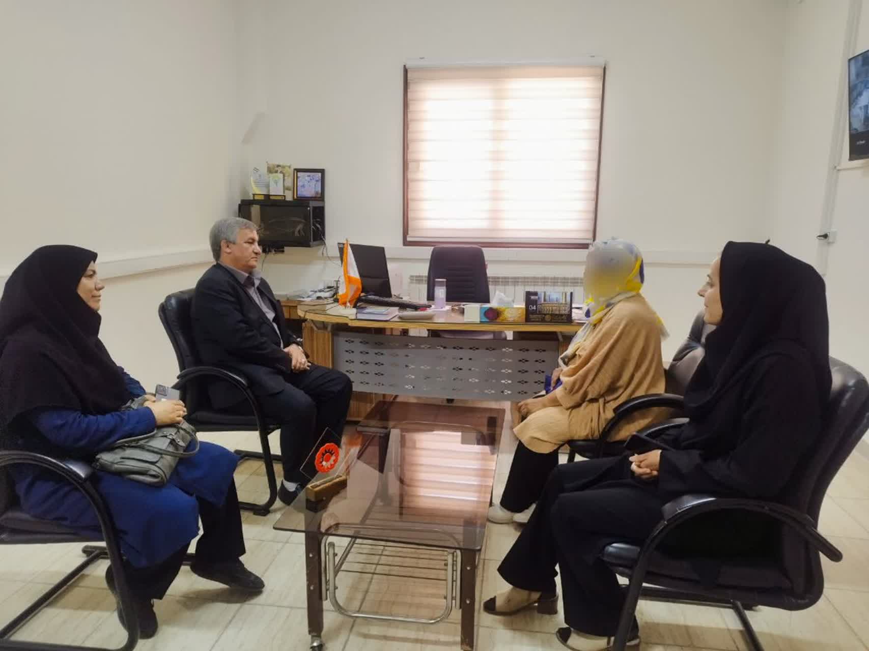 تجلیل از کارکنان اداره بهزیستی شهرستان تاکستان به مناسبت هفته بهزیستی
