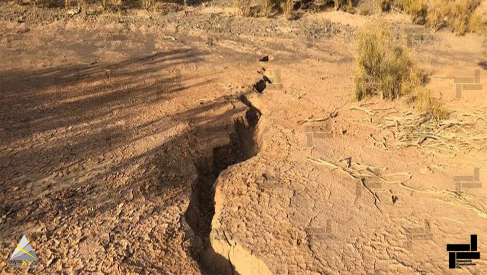 فرونشست زمین، تأمین آب و ناترازی انرژی مهمترین چالش‌های شهرستان بویین زهراست/دنبال حاشیه نیستیم 