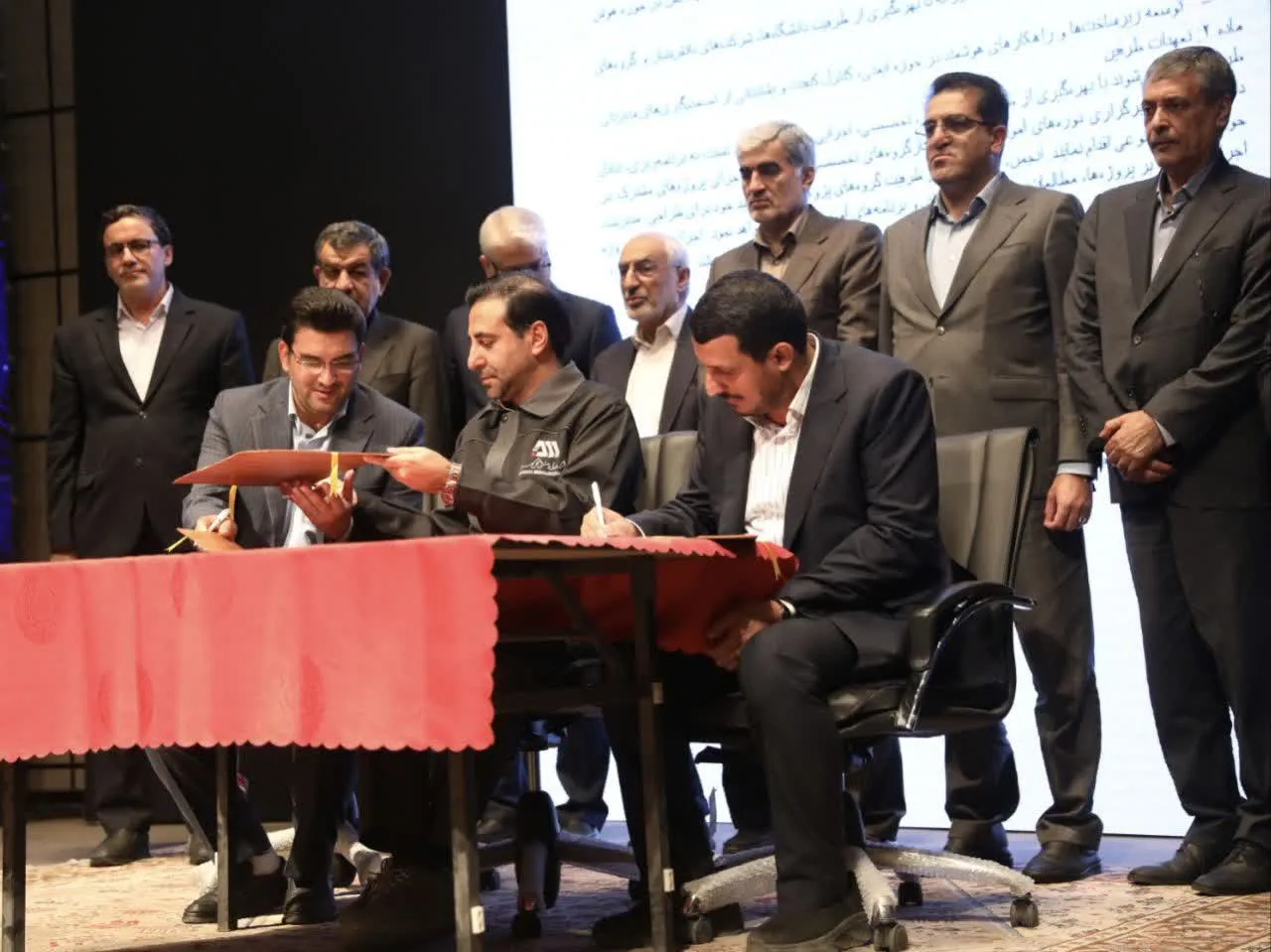 پیوند هوش مصنوعی، دانشگاه و گل‌گهر
