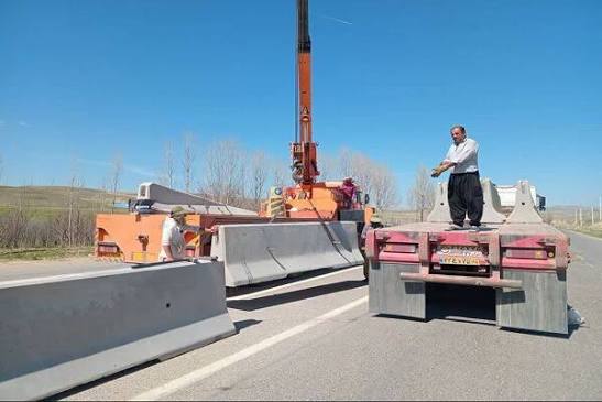 اجرای ۹۰ کیلومتر باند روکش آسفالت در محورهای مواصلاتی قزوین در شهریور ماه اجرای ۹۰ کیلومتر باند روکش آسفالت در محورهای مواصلاتی قزوین در شهریور ماه