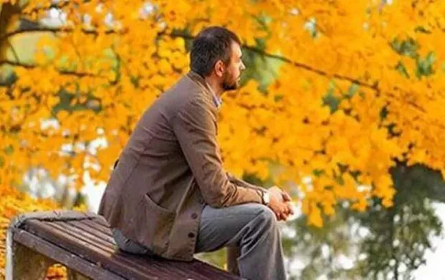 چرا در فصل پاییز افسرده می شویم ؟
