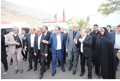 بازدید وزیر اقتصاد از گمرکات مسافری و ترابری مرز بازرگان