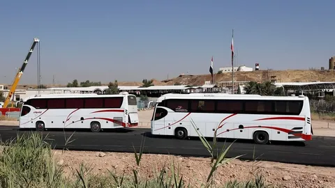 فعالیت شبانه‌روزی ناوگان حمل‌ونقل مسافر شهرداری کرمانشاه در مرز خسروی