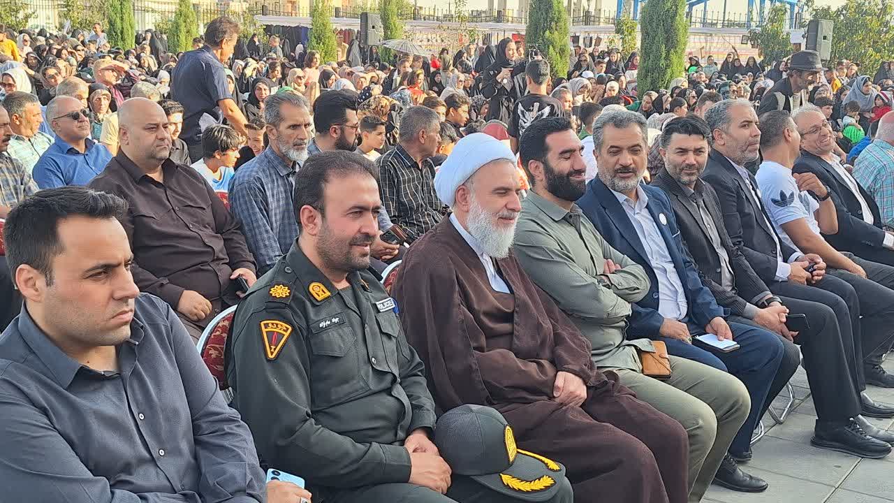 سومین جشنواره هندوانه در شهر شریف آباد برگزار شد